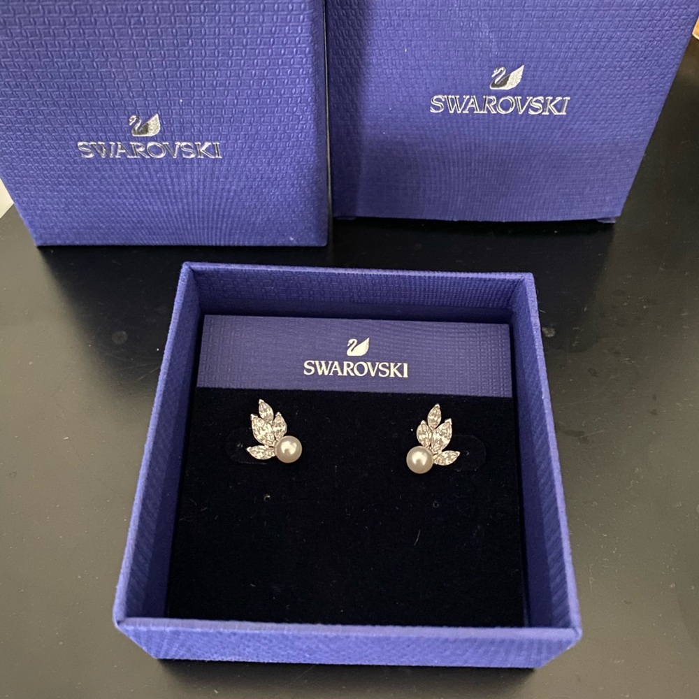 Swarovski Earrings ✨